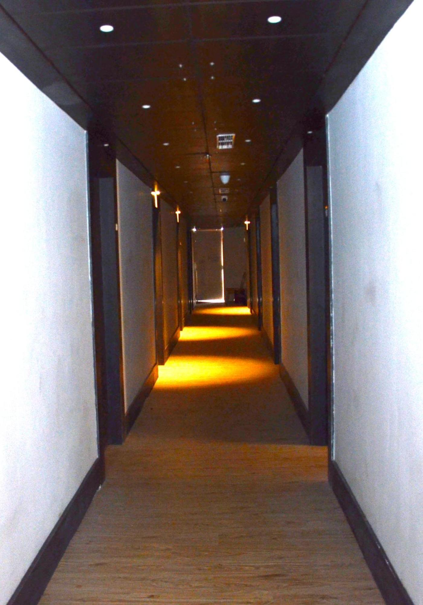 Noxx Residency Hotel Hāora Exterior foto